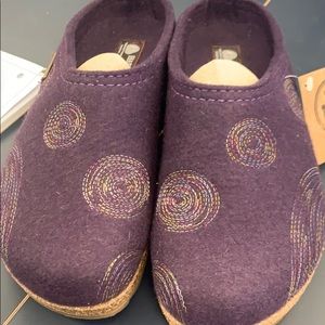 Haflinger Spirit Eggplant clog, size 7